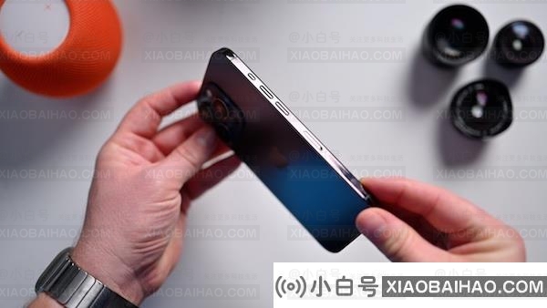 苹果 iPhone 15 系列机模上手展示：标准版配色更淡